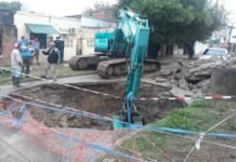 La Municipalidad y Aguas de Corrientes trabajan en el socavamiento de la calle General Paz